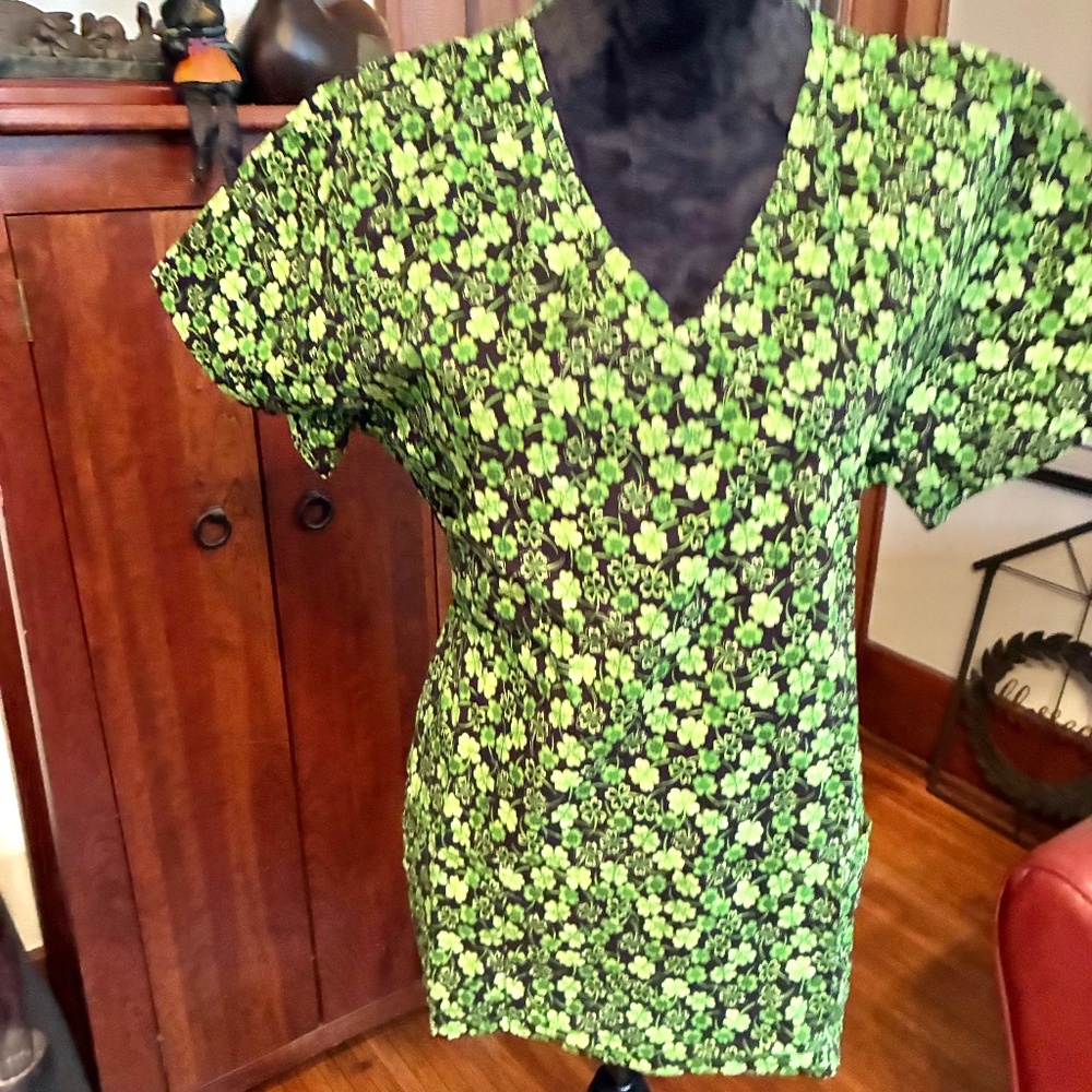 "Life" scrub top, L, EUC